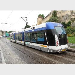 301015-fr-caen--tramvaj-u-zastavky-quatrans-